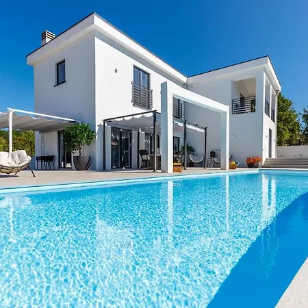 Valhalla Villa *