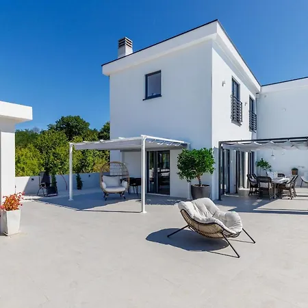 Valhalla Villa *