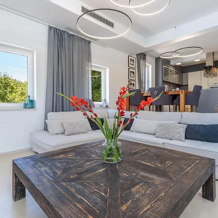 Valhalla Villa