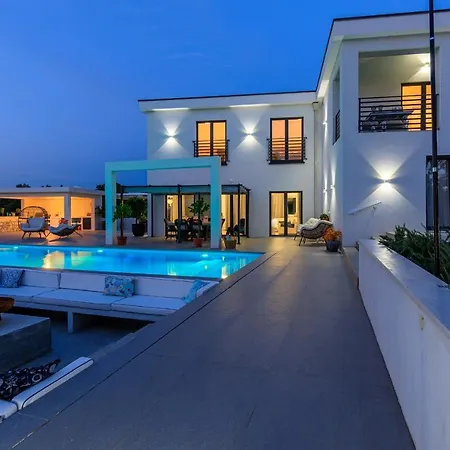 Valhalla Villa *
